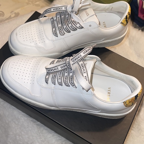 Woman Versace sneakers - Picture 6 of 7